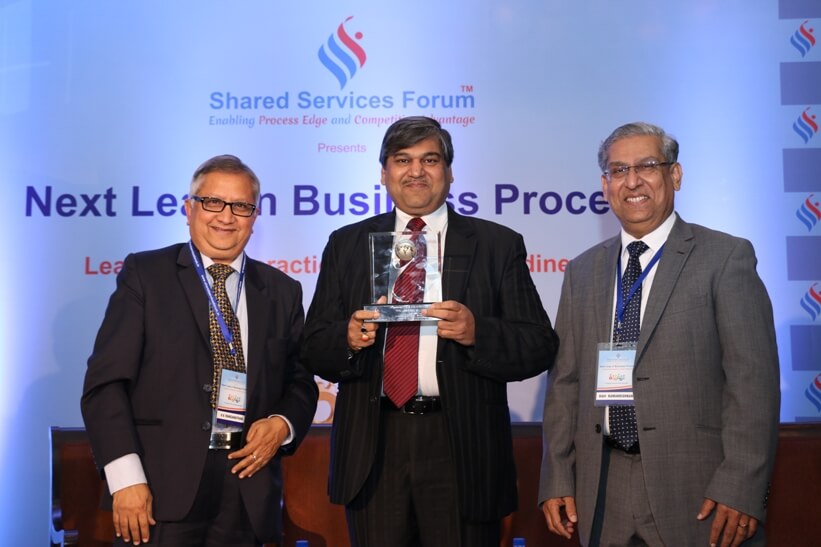 Leadership Interaction Event on India's Readiness for the Next Leap in Business Process - Feb 2016 - Felicitating Mr Rakesh Kumar Gupta, Managing Director, Allianz Cornhill Information Services